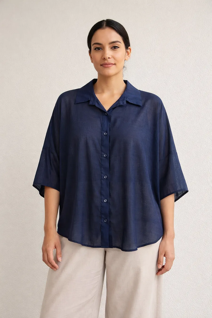 Blusa ligera azul marino, manga ancha