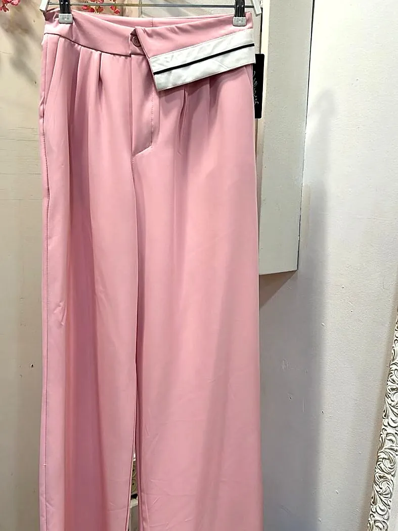 Pantalón de pinzas rosa, pierna ancha, foto real en la tienda