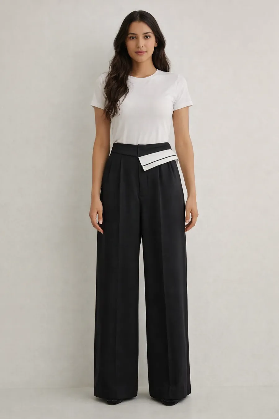Pantalón de pinzas negro, cintura cruzada